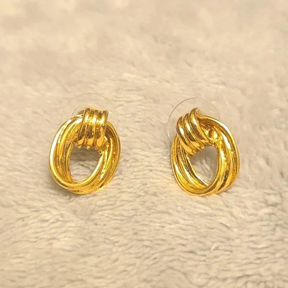 Jewelry - #521 VINTAGE gold tone earring